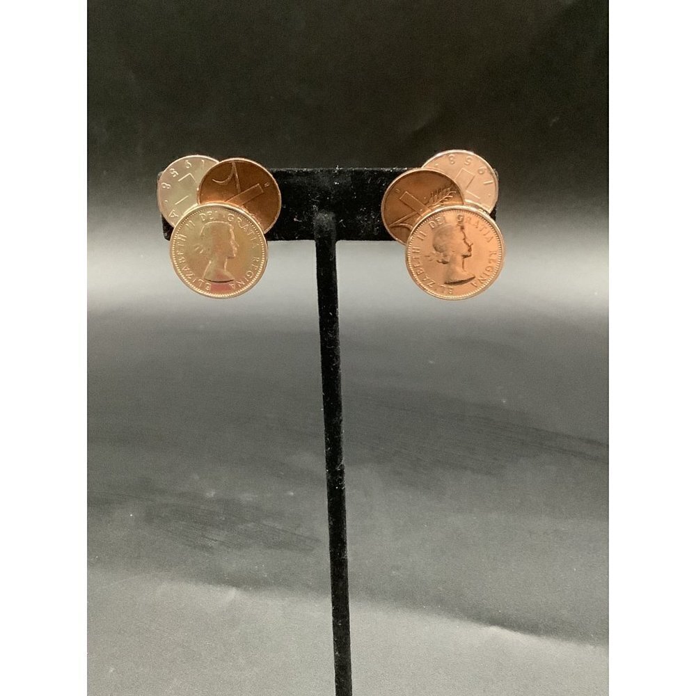 𝅺vintage Canadian Coin Earrings c.1959